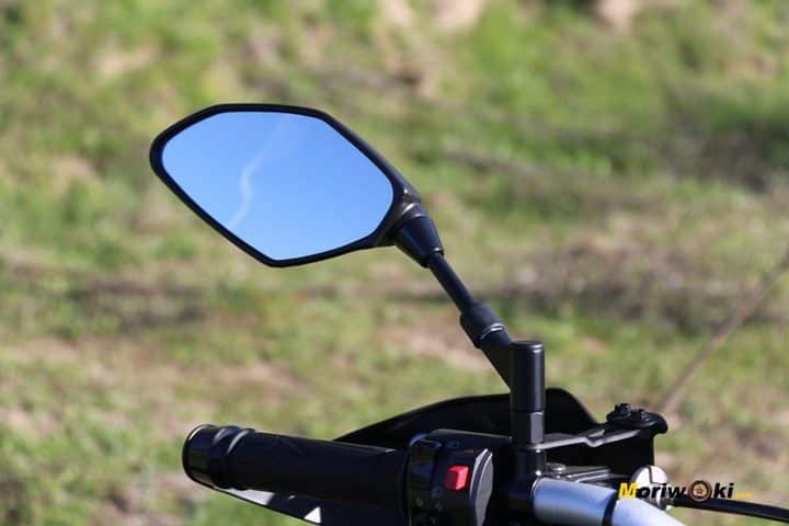 Prueba Yamaha Tenere 700 detalle del retrovisor Prueba Yamaha Tenere 700 detalle del retrovisor