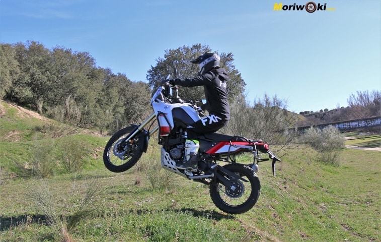 Tomando altura con la Yamaha Tenere 700. Tomando altura con la Yamaha Tenere 700.