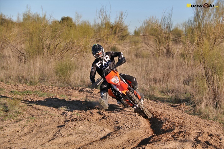 Tumbada en la Comparativa enduro 2T & 4T. Tumbada en la Comparativa enduro 2T & 4T.