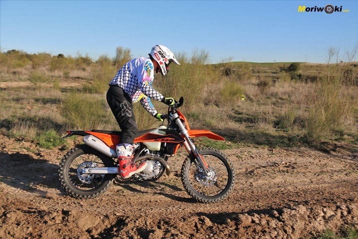 Un aficionado al enduro en la Comparativa enduro 2T & 4T. Un aficionado al enduro en la Comparativa enduro 2T & 4T.