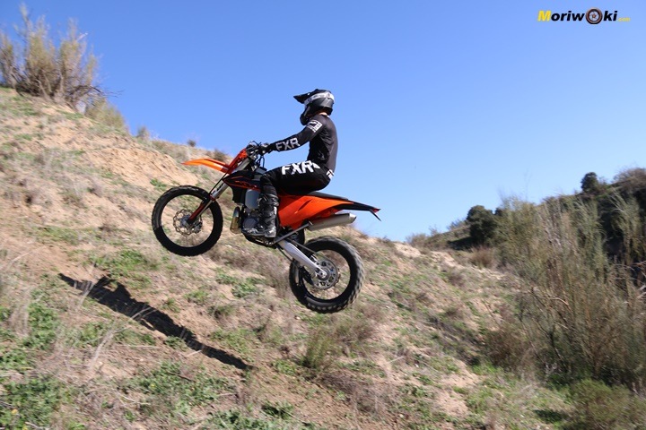 Volando en la Comparativa enduro 2T & 4T Volando en la Comparativa enduro 2T & 4T