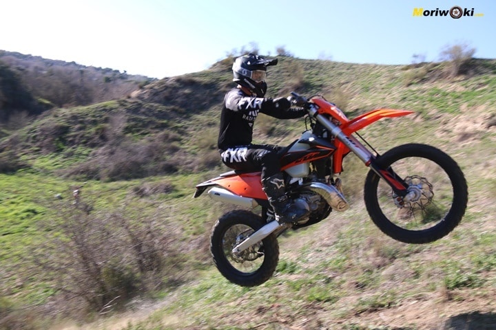 Con la KTM EXC 300 TPI en la Comparativa enduro 2T & 4T Con la KTM EXC 300 TPI en la Comparativa enduro 2T & 4T