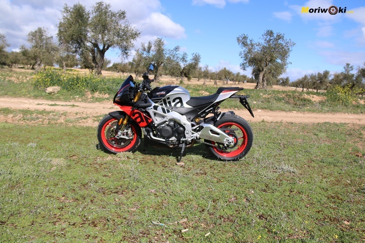 Perfil izquierdo de la Aprilia Tuono V4 1100 Factory MY19 Perfil izquierdo de la Aprilia Tuono V4 1100 Factory MY19