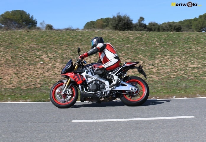 la Aprilia Tuono V4 1100 Factory MY19 y su ligereza. la Aprilia Tuono V4 1100 Factory MY19 y su ligereza.