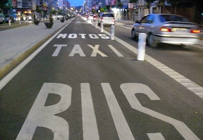  Carril bus en Vigo también para motos.