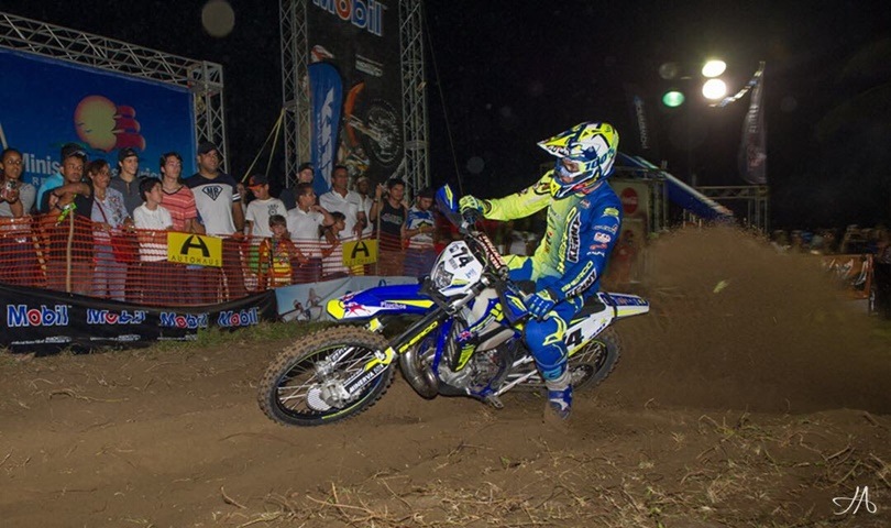 Mario Román en una crono de noche.