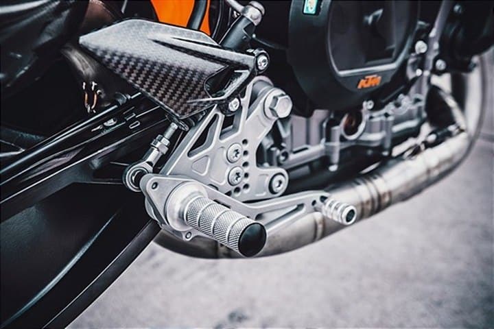 Estribera de la KTM 890 Duke R. Estribera de la KTM 890 Duke R.