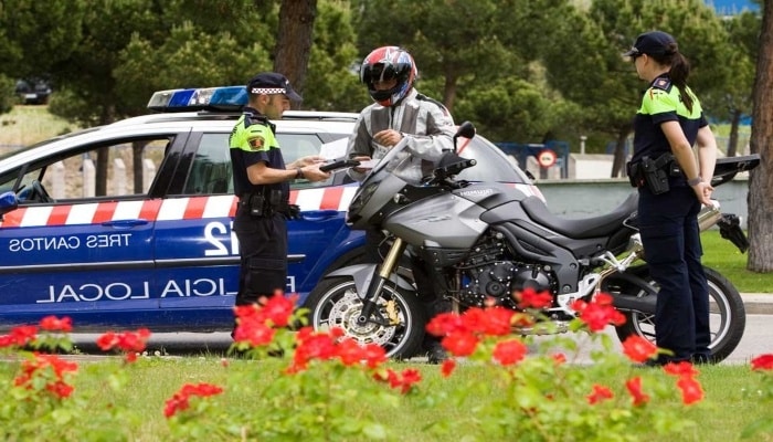 multa a un conductor de moto