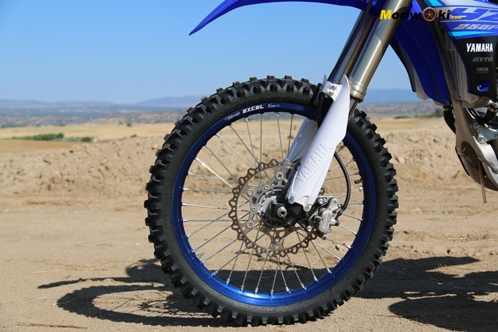 Freno delantero de la Yamaha YZF250.