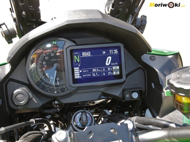 Pantalla TFT de la Kawasaki Versys 1000SE.
