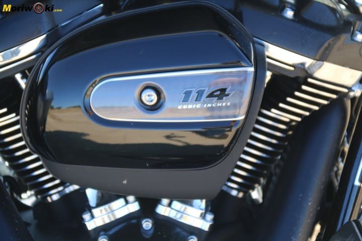 Prueba Harley Road King Special Detalle tapa filtro de aire.