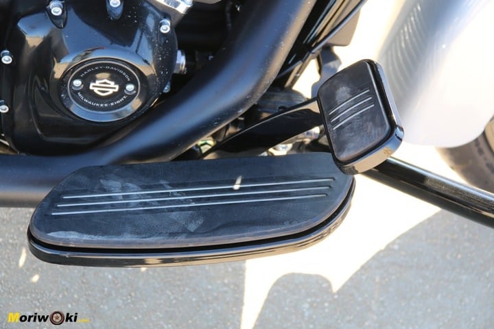 Road King Special, Pedal freno trasero.