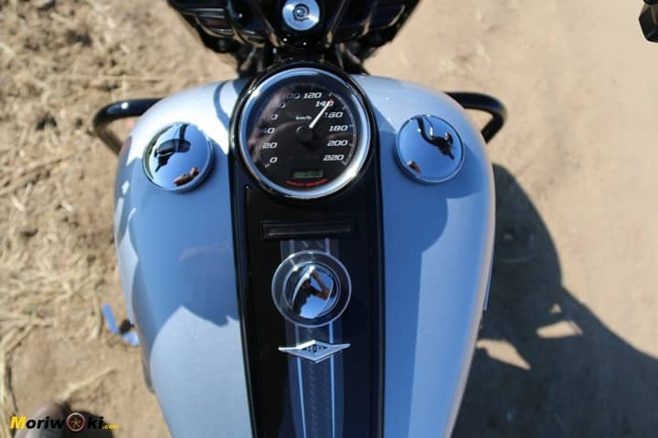  Prueba Harley Road King Special Reloj central.