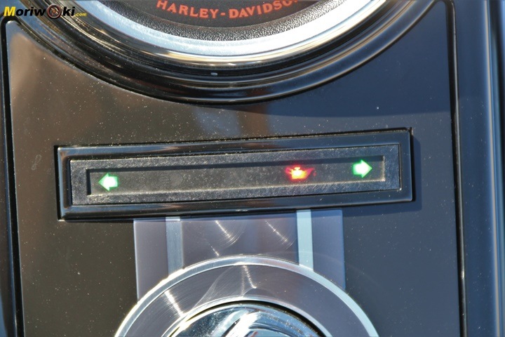 Prueba Harley Road King Special Testigos intermitentes.
