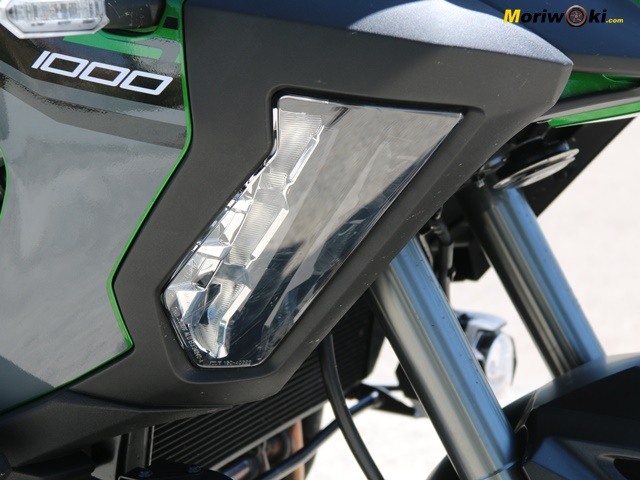 La Versys 1000SE y su iluminación lateral.