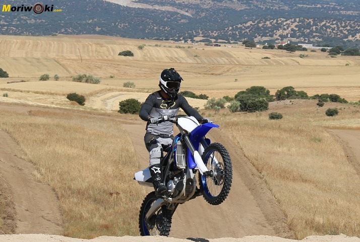 Prueba Yamaha YZF250 caballito.