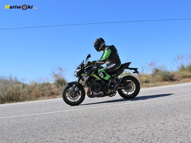  En la autovia con la Kawasaki Z900 2020