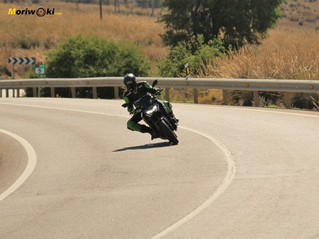 Haciendo curvas con la Z900