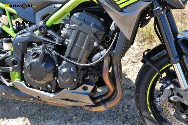 Los 4 cilindros de la Kawasaki Z900 2020