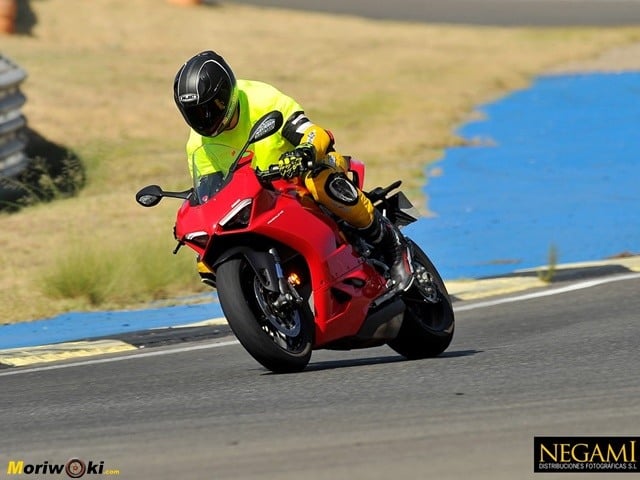 Ducati Panigale V2 Frenando. Ducati Panigale V2 Frenando.