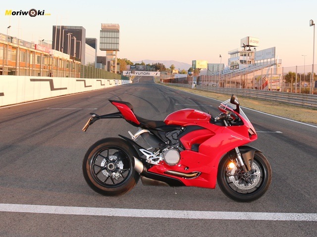 Ducati Panigale V2 perfil derecho Ducati Panigale V2 perfil derecho