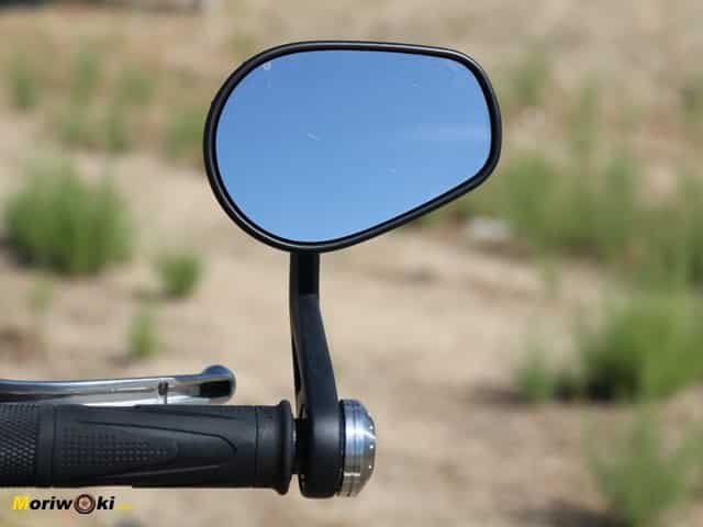 Espejo de la Triumph Rocket 3 2500 GT. Espejo de la Triumph Rocket 3 2500 GT.