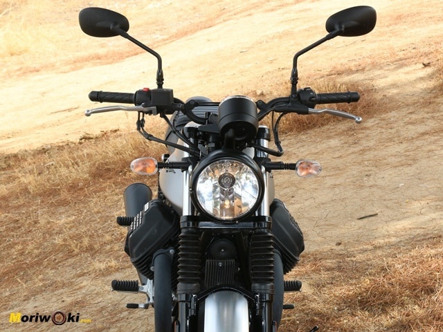  Frontal de la Guzzi V7 Rough