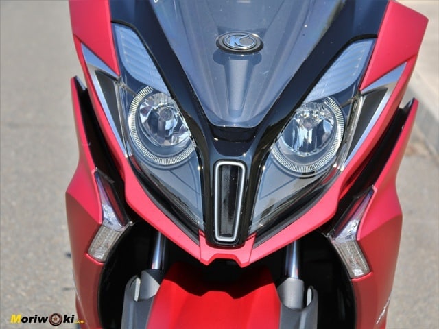 Frontal del Kymco Super Dink 350 TCS. Frontal del Kymco Super Dink 350 TCS.