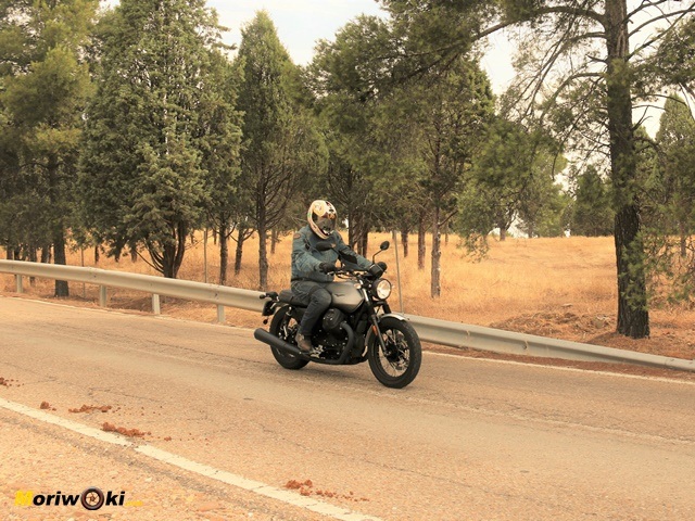 Guzzi V7 Rough llegando