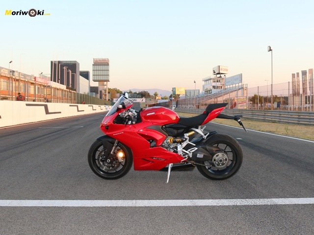 La Ducati Panigale V2 en el Jarama. La Ducati Panigale V2 en el Jarama.