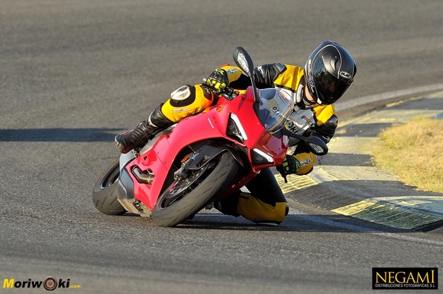 La Ducati Panigale V2 en el angulo de Bugati La Ducati Panigale V2 en el angulo de Bugati
