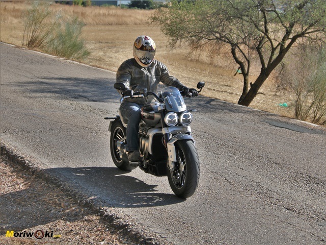 La posicion de la Triumph Rocket 3 2500 La posicion de la Triumph Rocket 3 2500