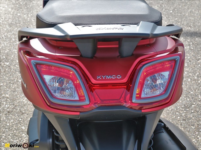 Parte trasera del Kymco Super Dink 350 TCS Parte trasera del Kymco Super Dink 350 TCS