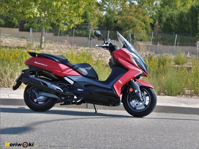 Perfil del Kymco Super Dink 350 TCS. Perfil del Kymco Super Dink 350 TCS.