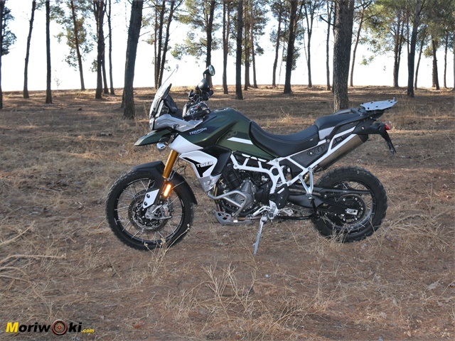 Perfil izquierdo de la Triumph Tiger 900 Rally Pro Perfil izquierdo de la Triumph Tiger 900 Rally Pro