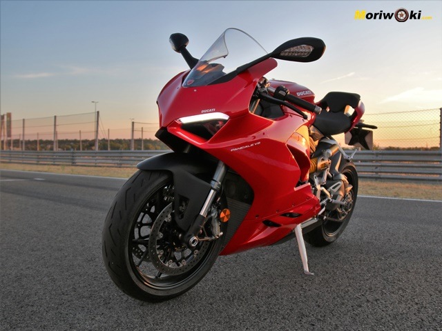 Planta derecha de la Ducati Panigale V2 Planta derecha de la Ducati Panigale V2