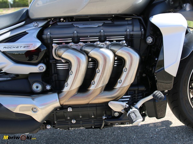 Preuba Triumph Rocket III 2500 GT y sus 3 colectores Preuba Triumph Rocket III 2500 GT y sus 3 colectores