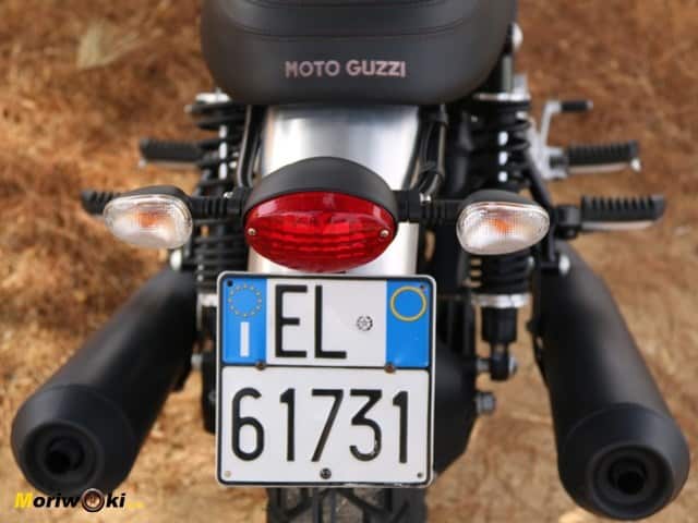  Vista trasera de la Guzzi V7 Rough