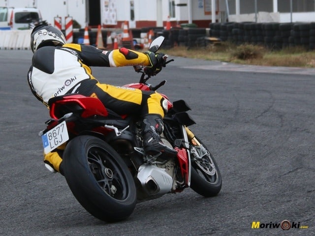 Abriendo gas con la Ducati Streetfighter V4 S Abriendo gas con la Ducati Streetfighter V4 S