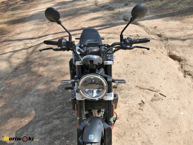 Frontal de la Husqvarna Svartpilen 401.