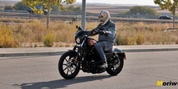 Harley Davidson Iron 1200 en ruta