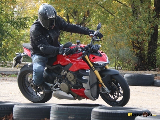 Virando con la Ducati Streetfighter V4 S Virando con la Ducati Streetfighter V4 S