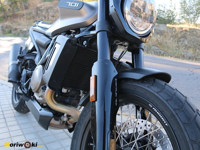 Colector de la Husqvarna Svartpilen 701. Colector de la Husqvarna Svartpilen 701.