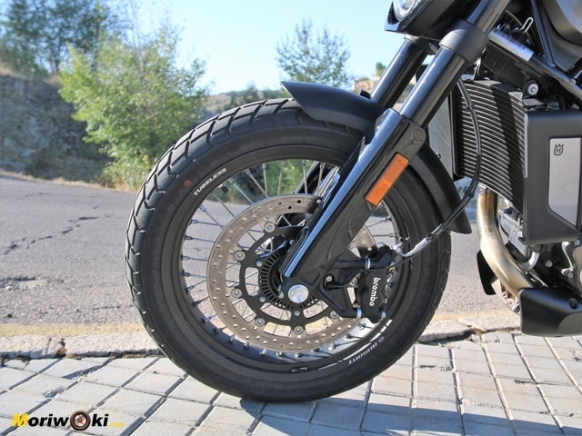Disco delantero de la Husqvarna Svartpilen 701 Disco delantero de la Husqvarna Svartpilen 701