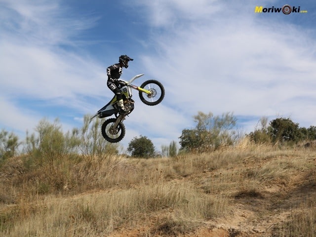 Husqvarna FC 450. Vuelo derecho. Husqvarna FC 450. Vuelo derecho.
