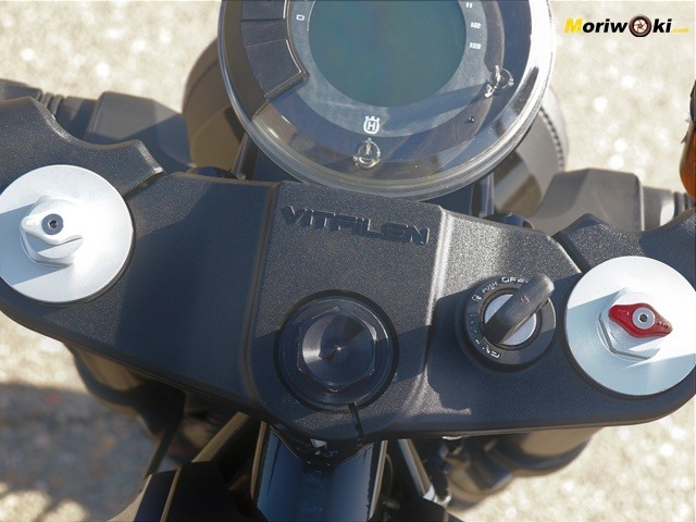 Husqvarna Vitpilen 701. Regulacion horquilla.