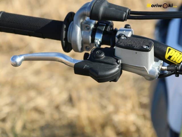 Maneta de freno de la Husqvarna FC 450. Maneta de freno de la Husqvarna FC 450.