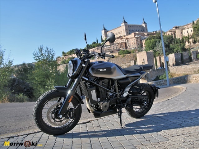 erfil izdo de la Husqvarna Svartpilen 701. erfil izdo de la Husqvarna Svartpilen 701.