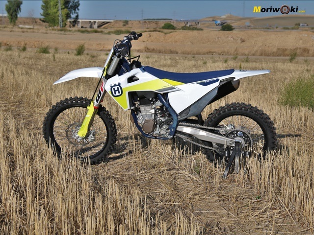 Perfil izquierdo de la Husqvarna FC 450. Perfil izquierdo de la Husqvarna FC 450.