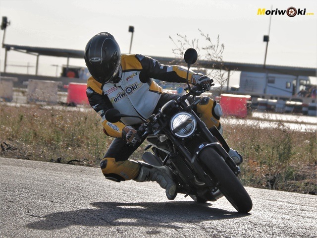 Prueba Vitpilen 701. Girando